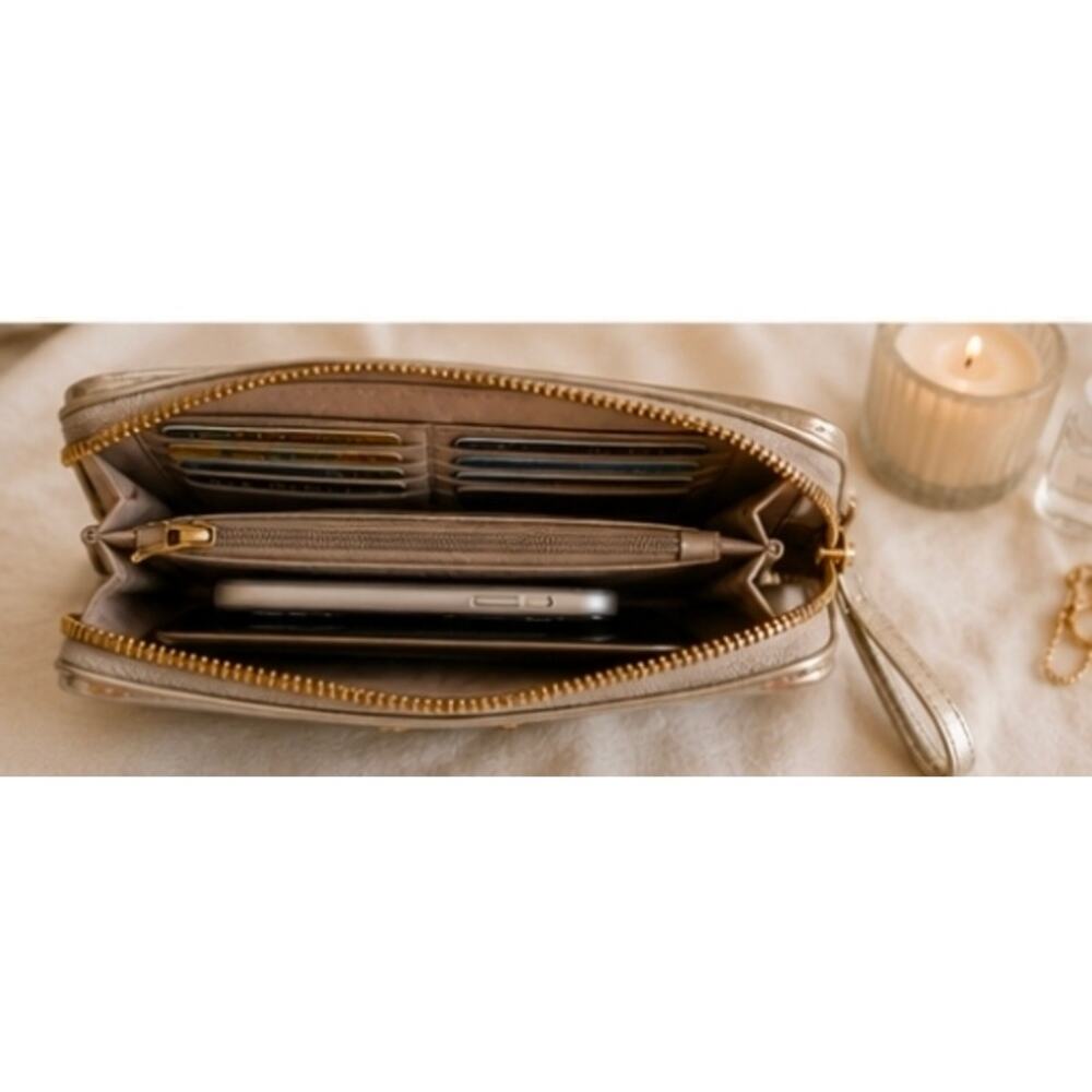 Michael Kors Liquid Gold Convertible Wristlet Clutch ✨ Y2K Glam Grab & Go - Picture 9 of 10